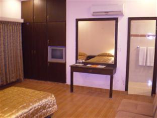 Mirage Hotel Lahore Bagian luar foto